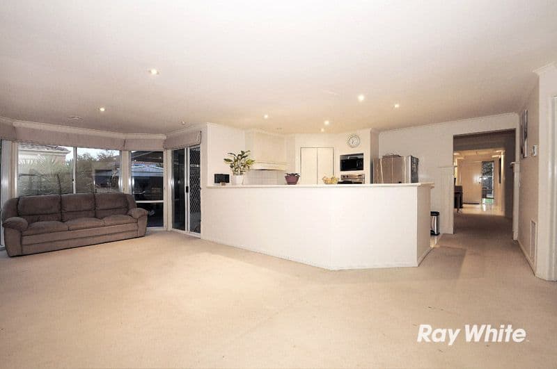 4 Burgan Court, CRANBOURNE WEST VIC 3977, Cranbourne West - Thumbnail 3