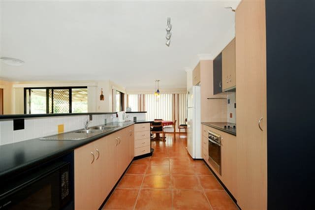 14 Weis Crescent, MIDDLE RIDGE QLD 4350, Middle Ridge - Thumbnail 2