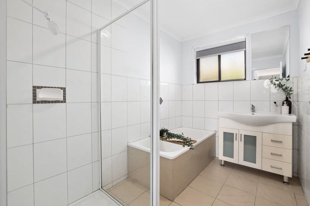 16 Callanan Grove, Werribee South VIC 3030, Werribee South - Thumbnail 4