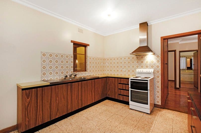 2 Joan Court, Reservoir VIC 3073, Reservoir - Thumbnail 3