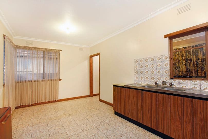 2 Joan Court, Reservoir VIC 3073, Reservoir - Thumbnail 4