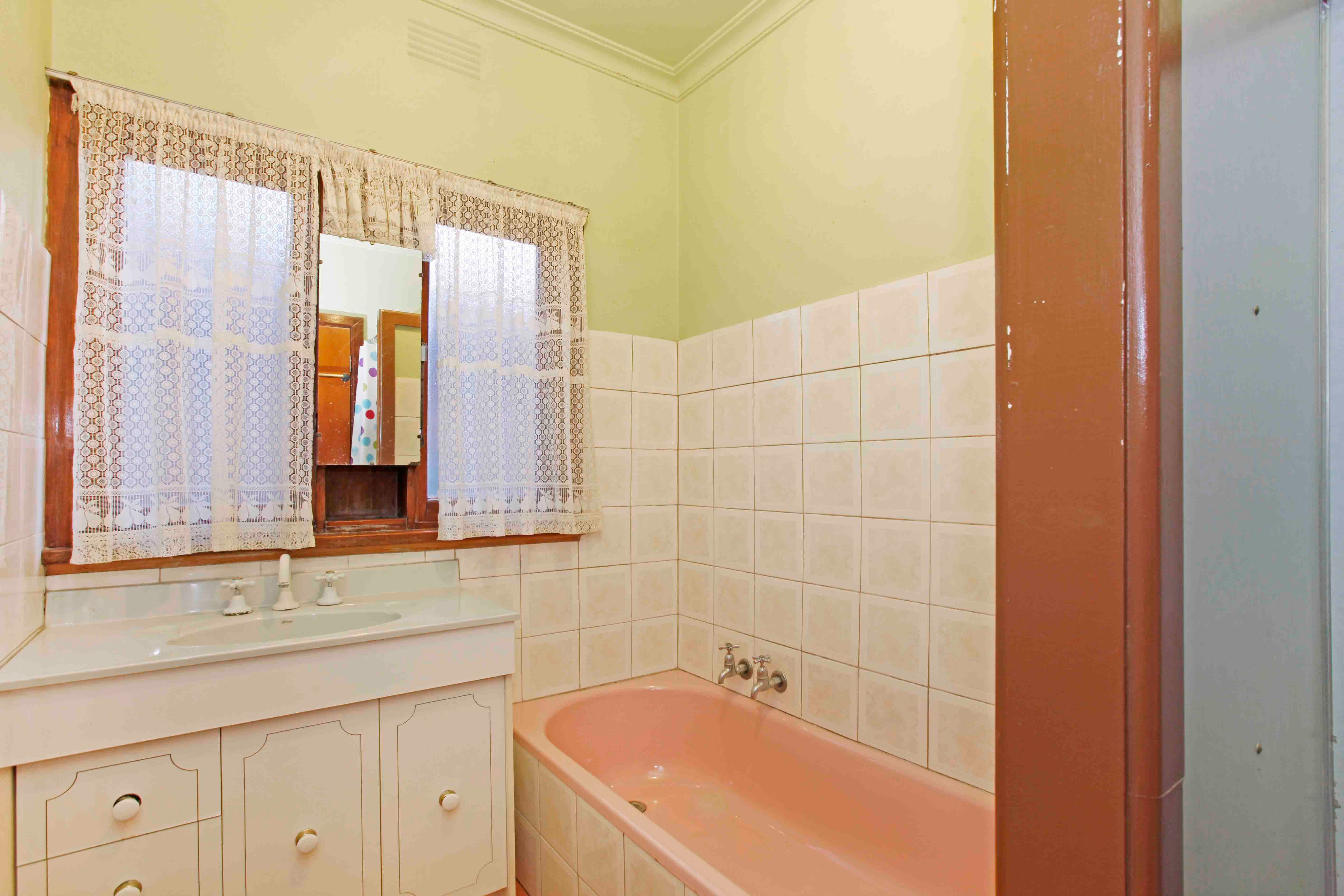 2 Joan Court, Reservoir VIC 3073, Reservoir - Thumbnail 8