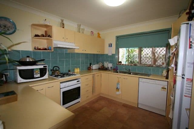 73 Henry Street, WYNNUM QLD 4178, Wynnum - Thumbnail 4
