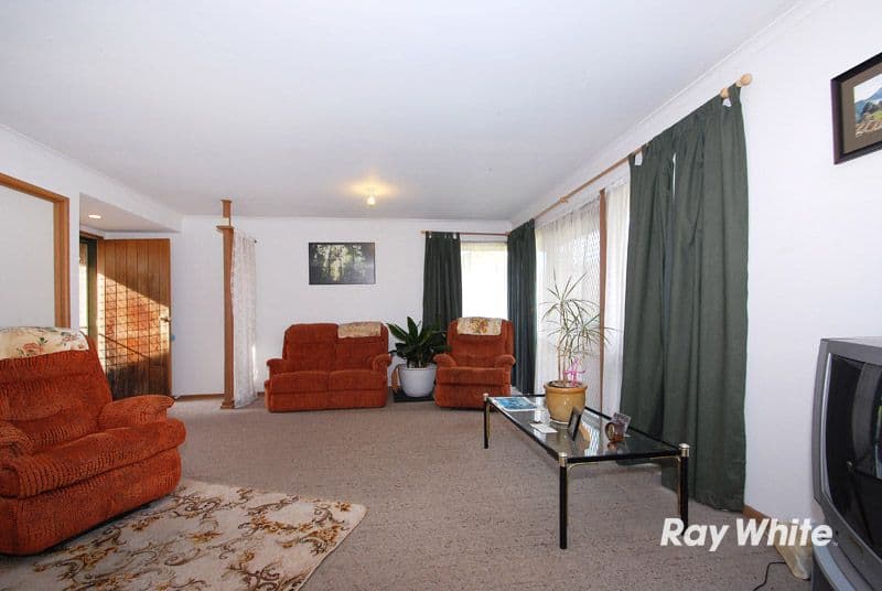 4 Kara Walk, CRANBOURNE VIC 3977, Cranbourne - Thumbnail 2
