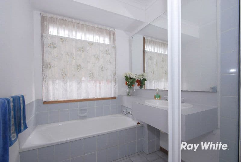 4 Kara Walk, CRANBOURNE VIC 3977, Cranbourne - Thumbnail 6