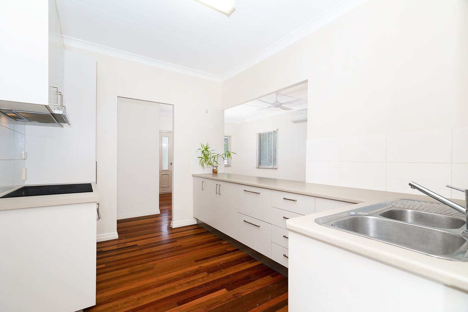 9 Calston Street, Oxley QLD 4075, Oxley - Thumbnail 2