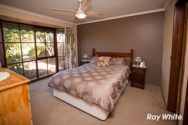 40 Dunbarton Drive, PAKENHAM VIC 3810, Pakenham - Thumbnail 4