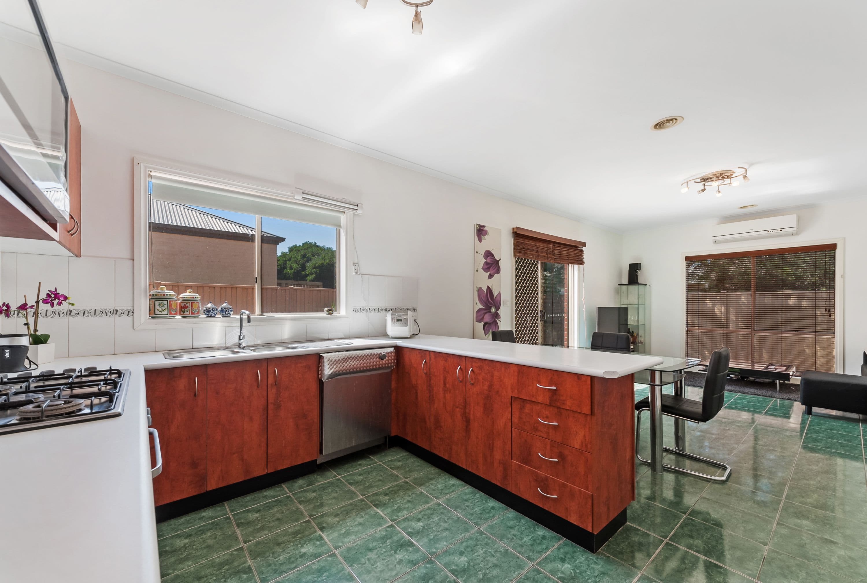 12 Deepdene Street, Caroline Springs VIC 3023, Caroline Springs - Thumbnail 5