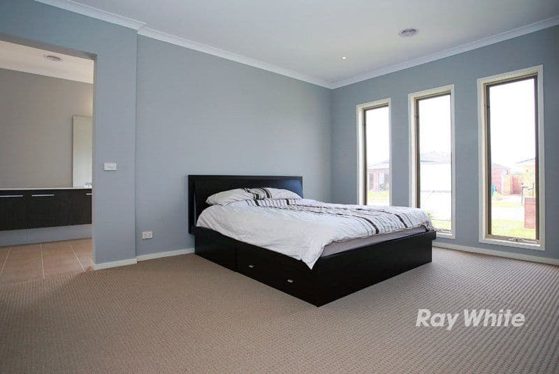 28 Nature Circuit, CRANBOURNE NORTH VIC 3977, Cranbourne North - Thumbnail 2