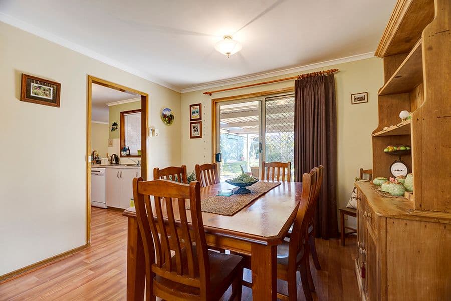 13 Scullin Court, Wodonga VIC 3690, West Wodonga - Thumbnail 5