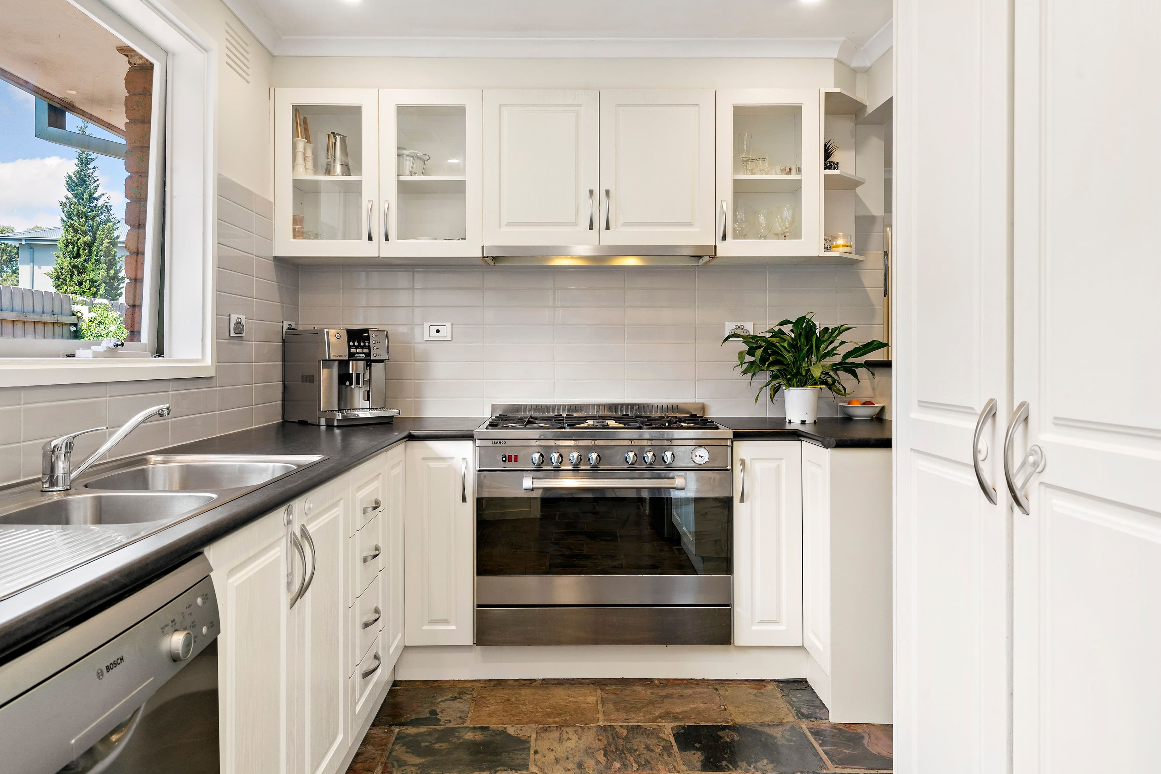 10 Bellevue Crescent, Seaford VIC 3198, Seaford - Thumbnail 4