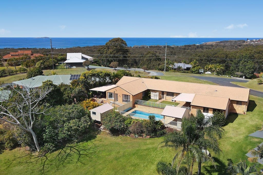 2 Stefan Close, Emerald Beach - Image 1