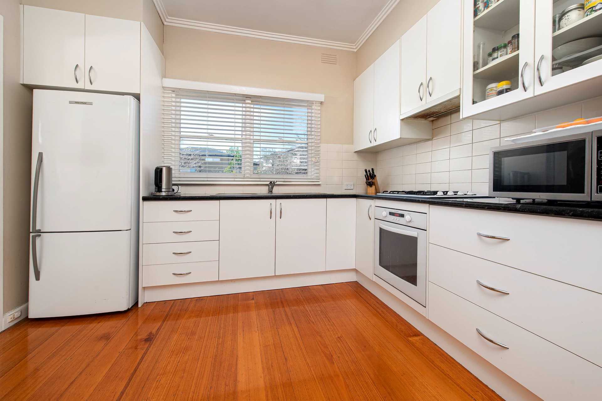 8 Andrews Street, Burwood - Thumbnail 3