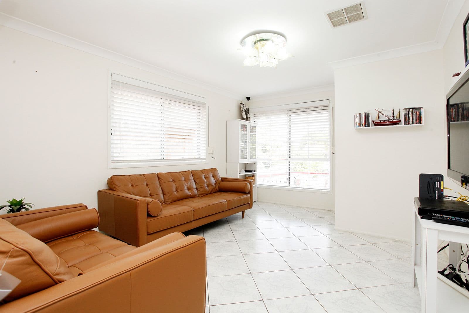 94 Dryden Avenue, Oakhurst - Thumbnail 2