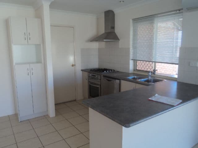 17 Flavio Crescent, WANDINA WA 6530, Wandina - Thumbnail 2