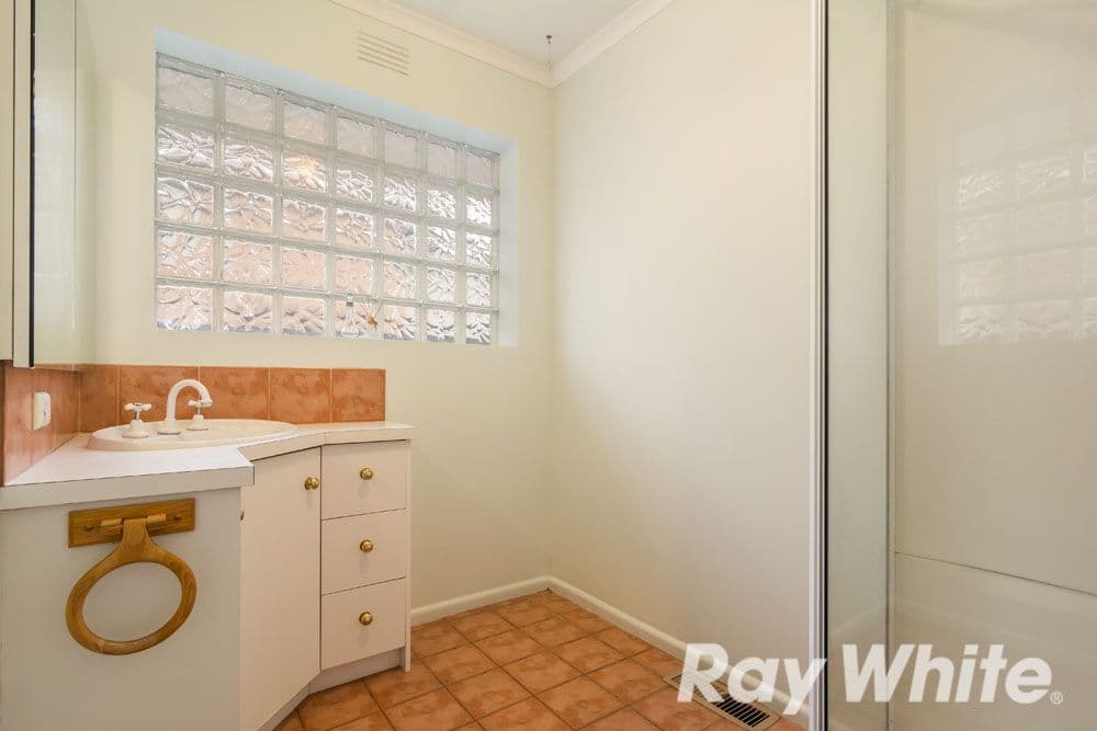 18 Warren Road, Viewbank VIC 3084, Viewbank - Thumbnail 8