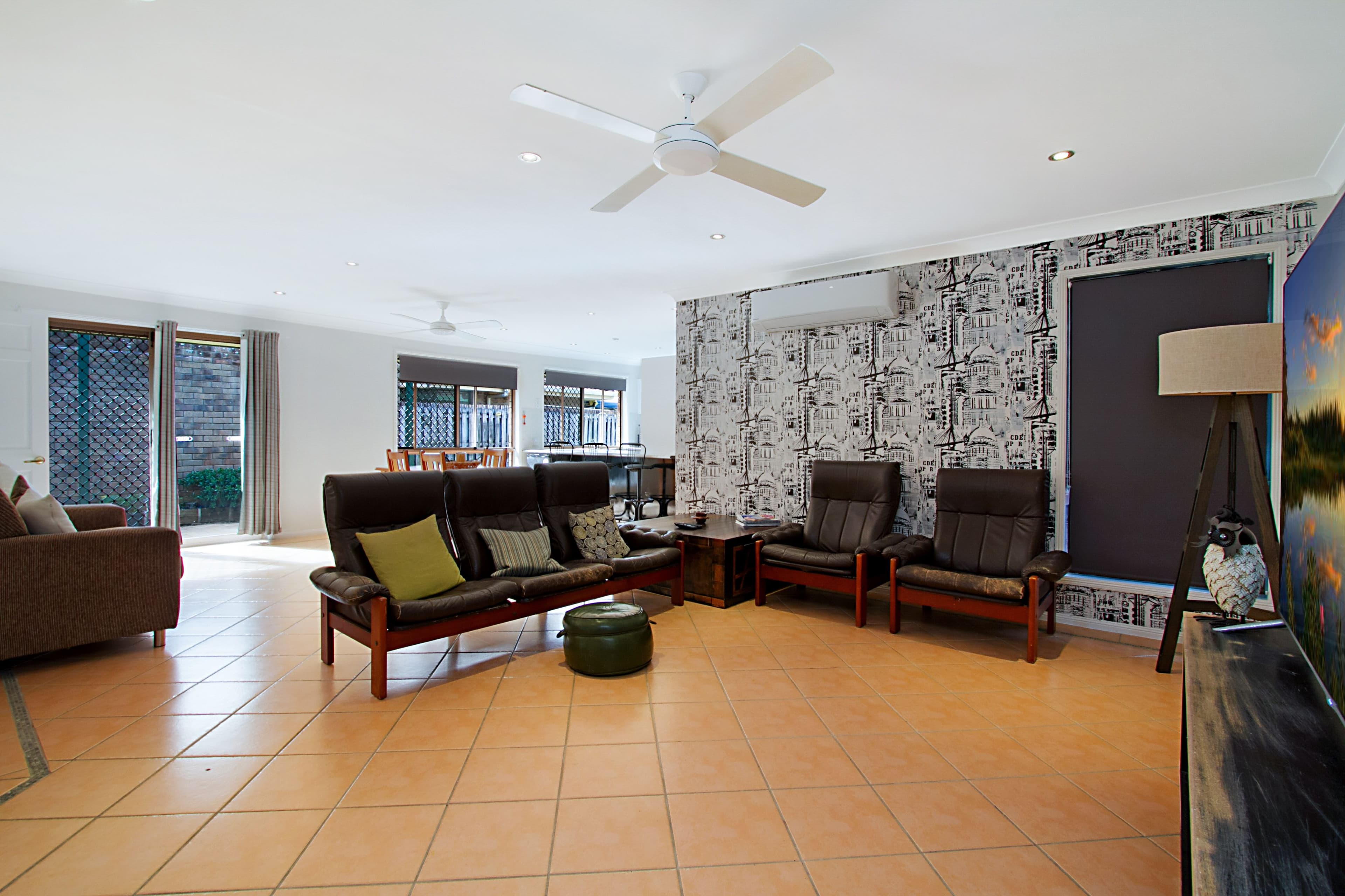 8 Ottelia Drive, Elanora QLD 4221, Elanora - Thumbnail 2
