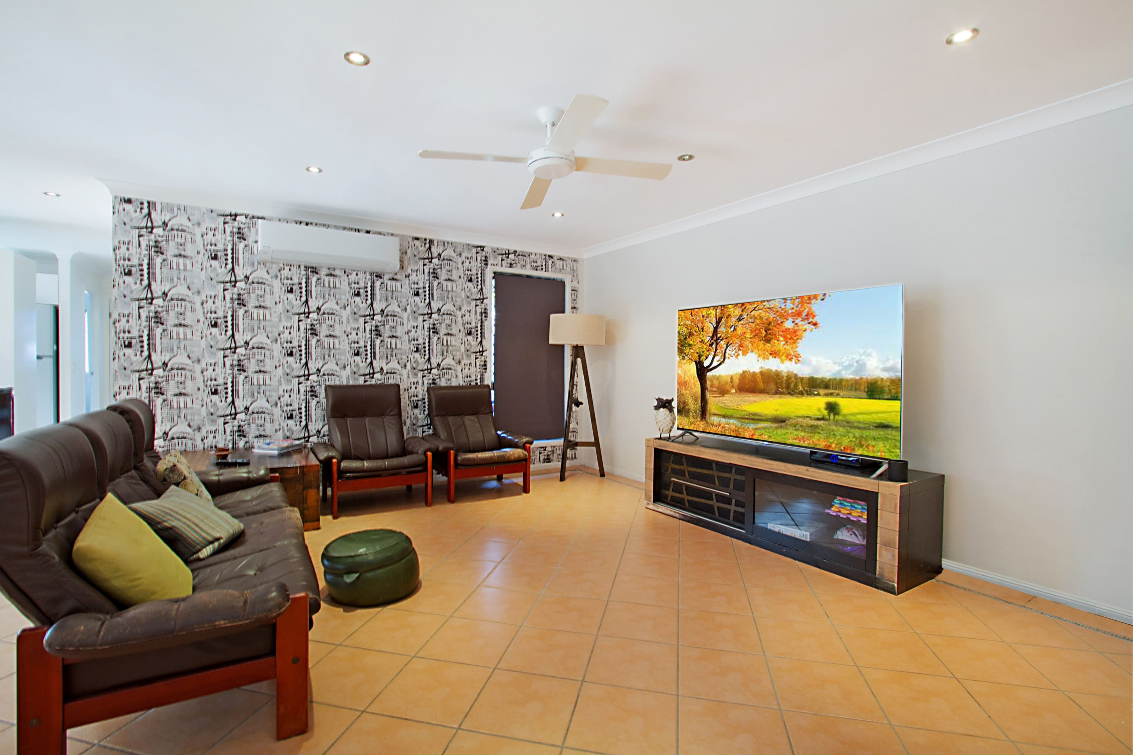 8 Ottelia Drive, Elanora QLD 4221, Elanora - Thumbnail 5