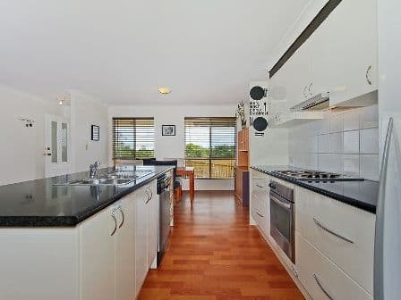 102 Explorers Way, Highland Park QLD 4211, Highland Park - Thumbnail 2