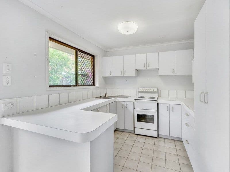18 Rosella Street, Wellington Point QLD 4160, Wellington Point - Thumbnail 2
