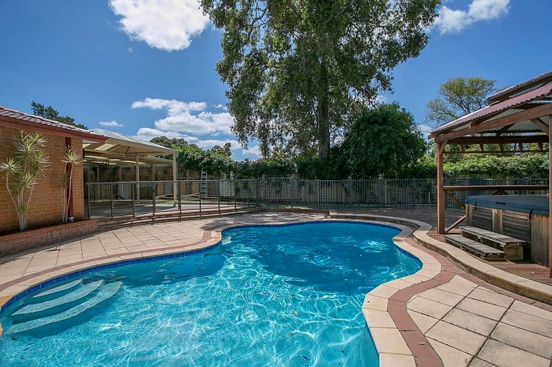 9 Cameron Close, LESMURDIE WA 6076, Lesmurdie - Thumbnail 2