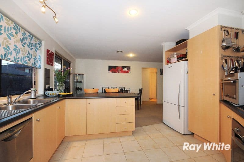 123 Hutchinson Drive, LYNBROOK VIC 3975, Lynbrook - Thumbnail 4