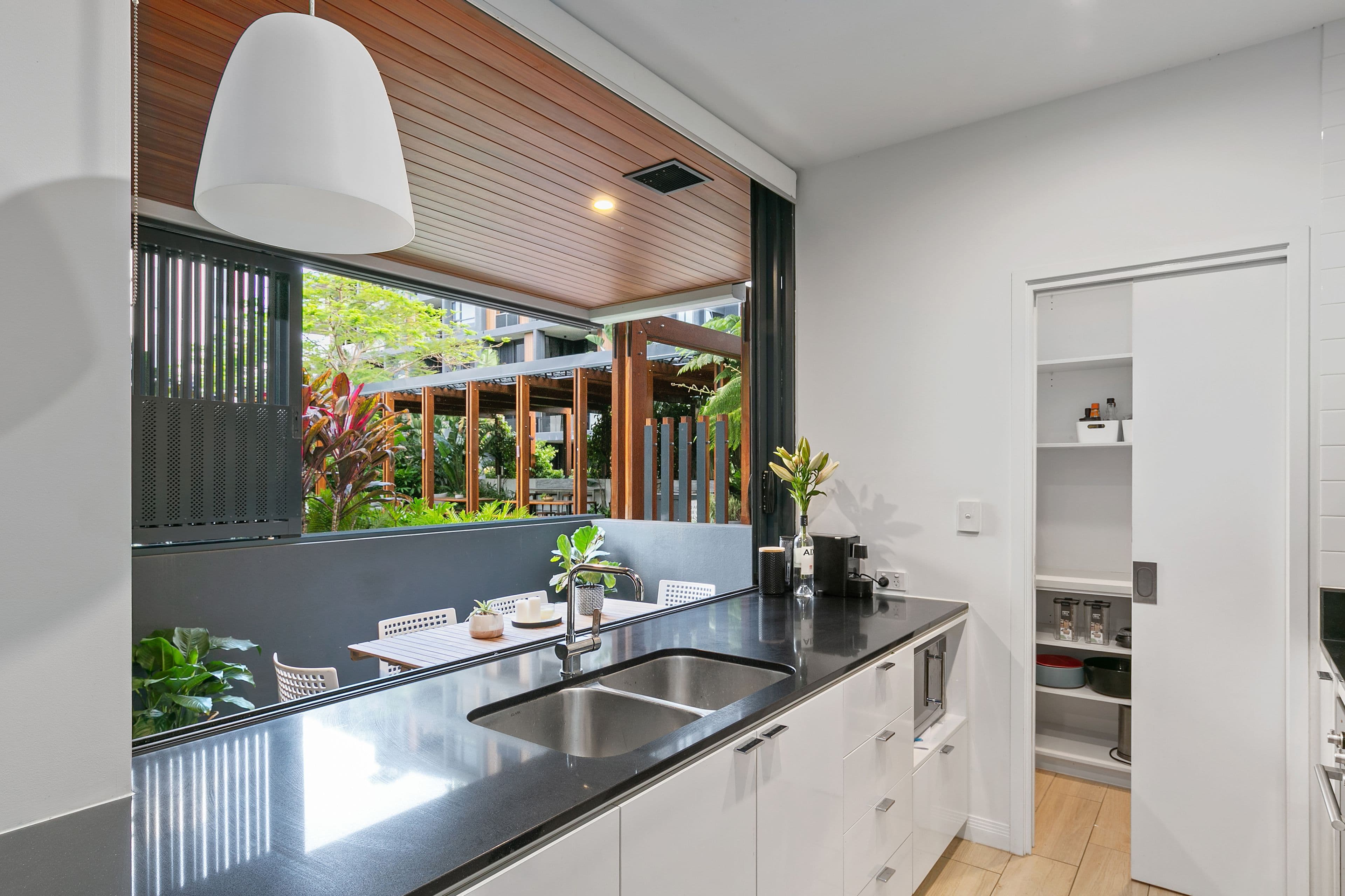 4 Hubert Street, Woolloongabba QLD 4102, Woolloongabba - Thumbnail 2