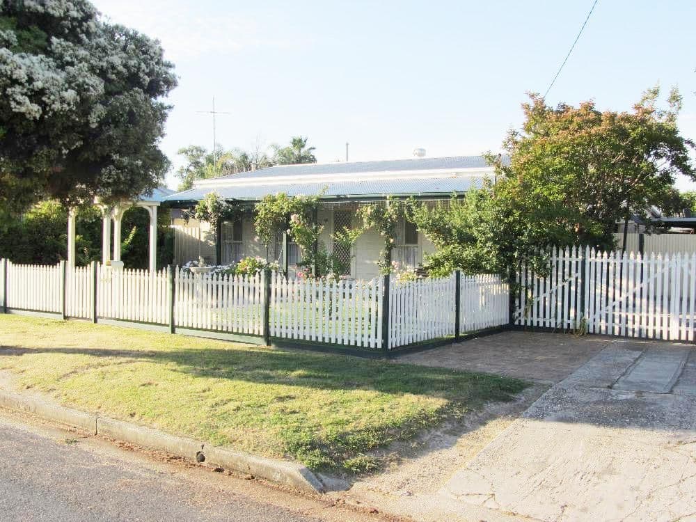 442 Hall Avenue, LAVINGTON NSW 2641, Lavington - Image 1