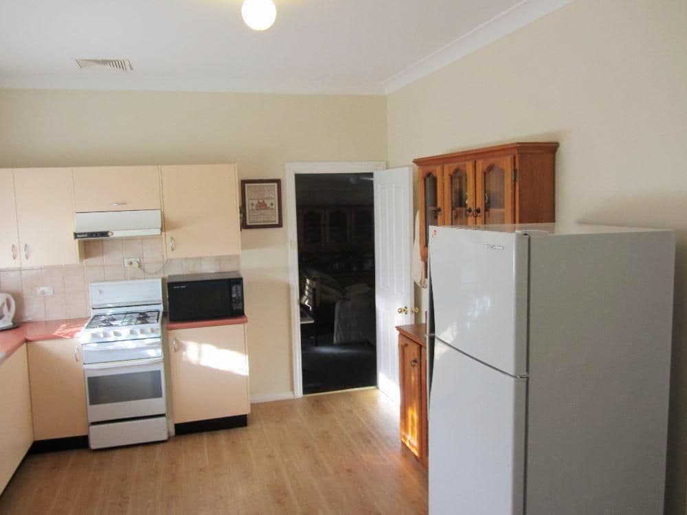 442 Hall Avenue, LAVINGTON NSW 2641, Lavington - Thumbnail 7