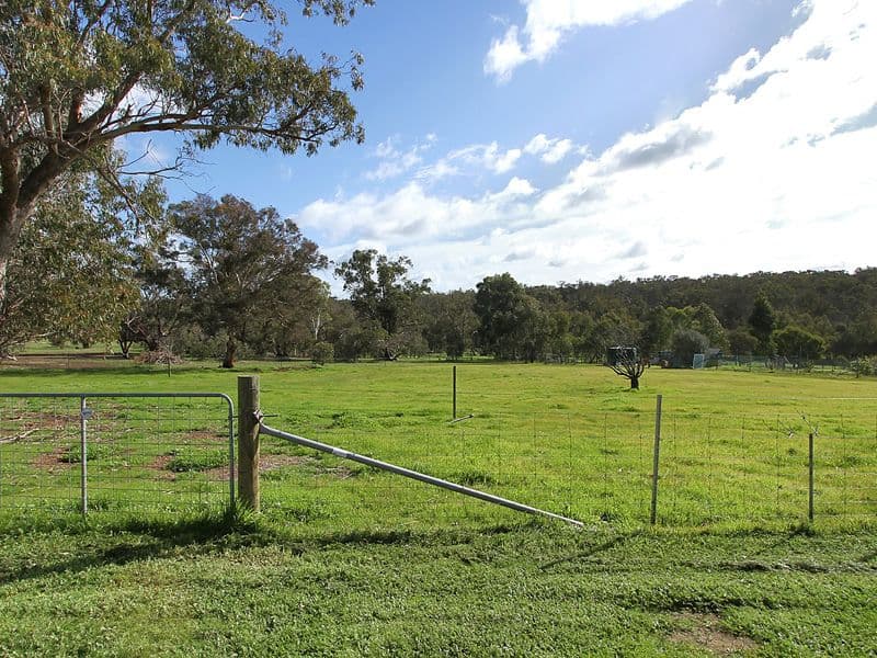 221 Hart Drive, CHITTERING WA 6084, Chittering - Thumbnail 4