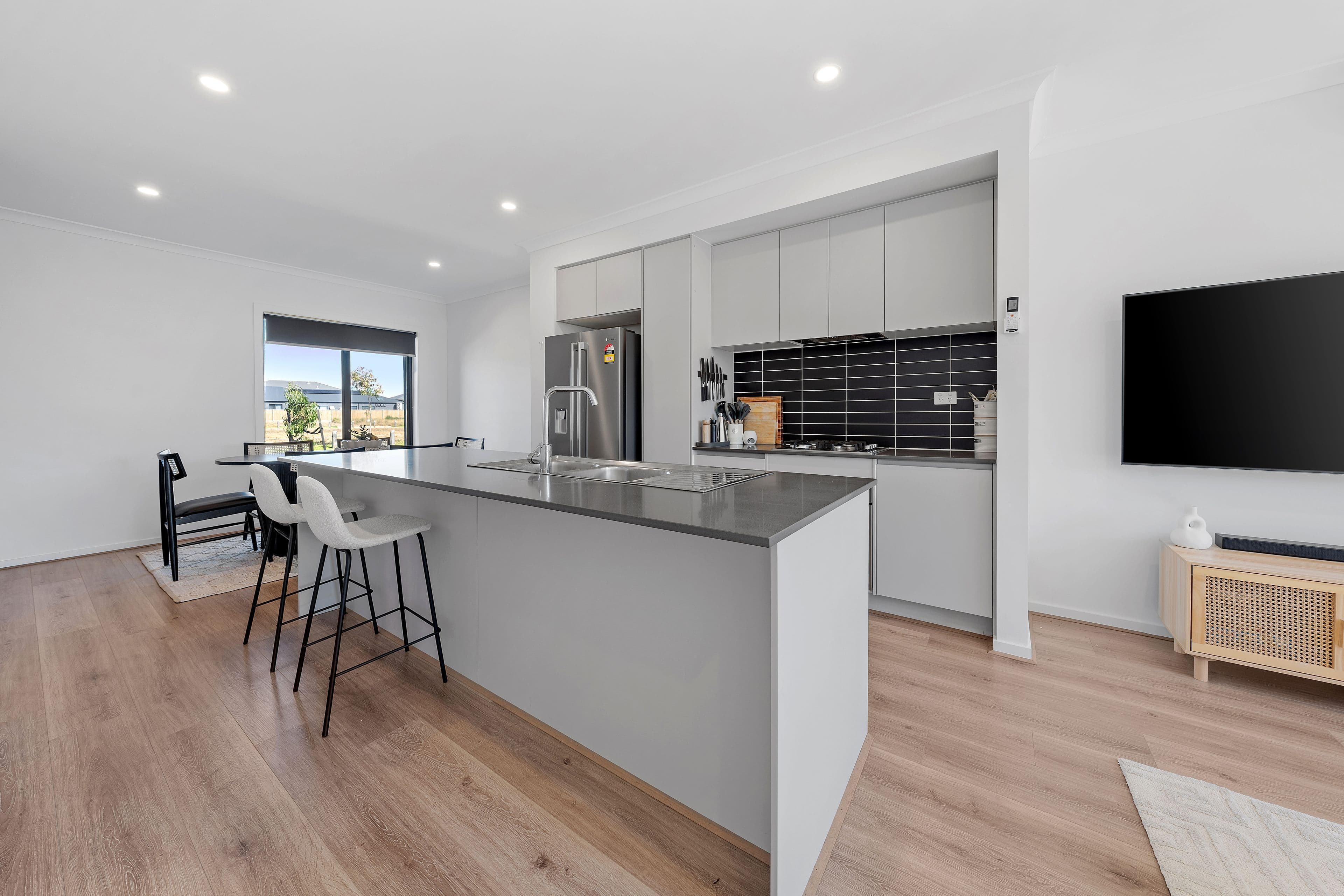30 Saran Crescent, DEANSIDE VIC 3336, Deanside - Thumbnail 5