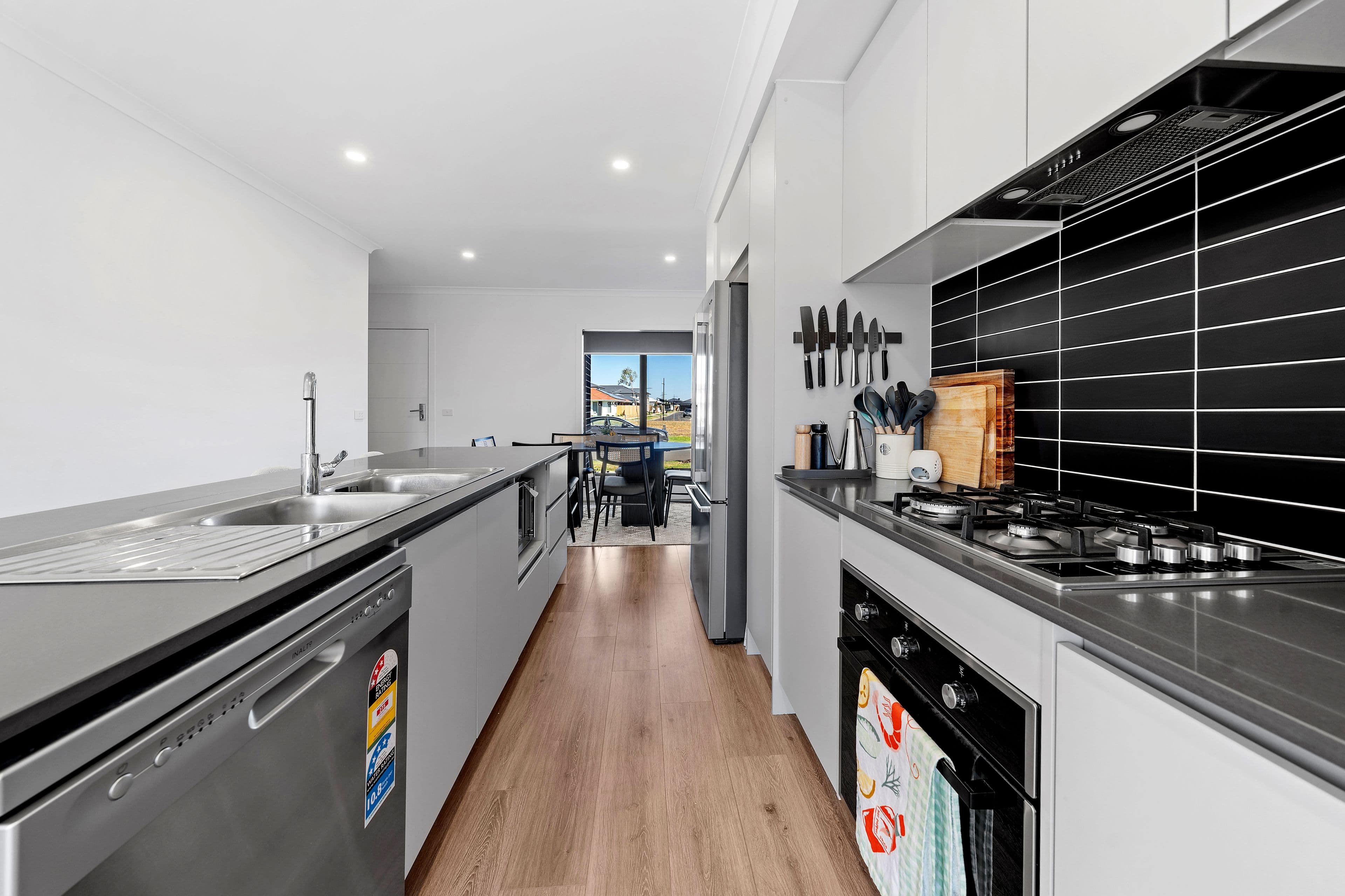 30 Saran Crescent, DEANSIDE VIC 3336, Deanside - Thumbnail 6