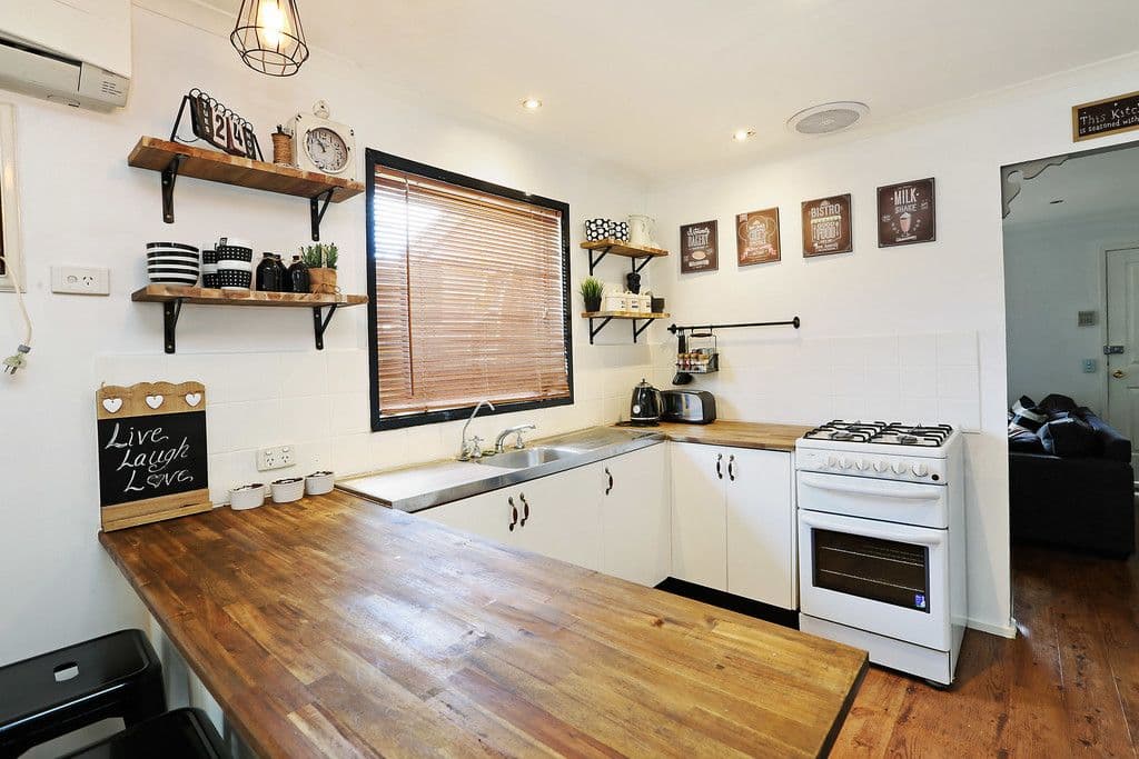 61 Cameron Crescent, Lara VIC 3212, Lara - Thumbnail 3