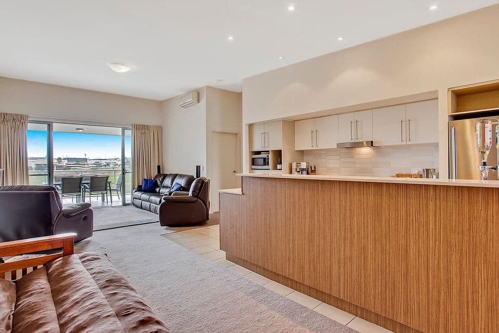 11 Promenade Avenue, ROBINA QLD 4226, Robina - Thumbnail 3