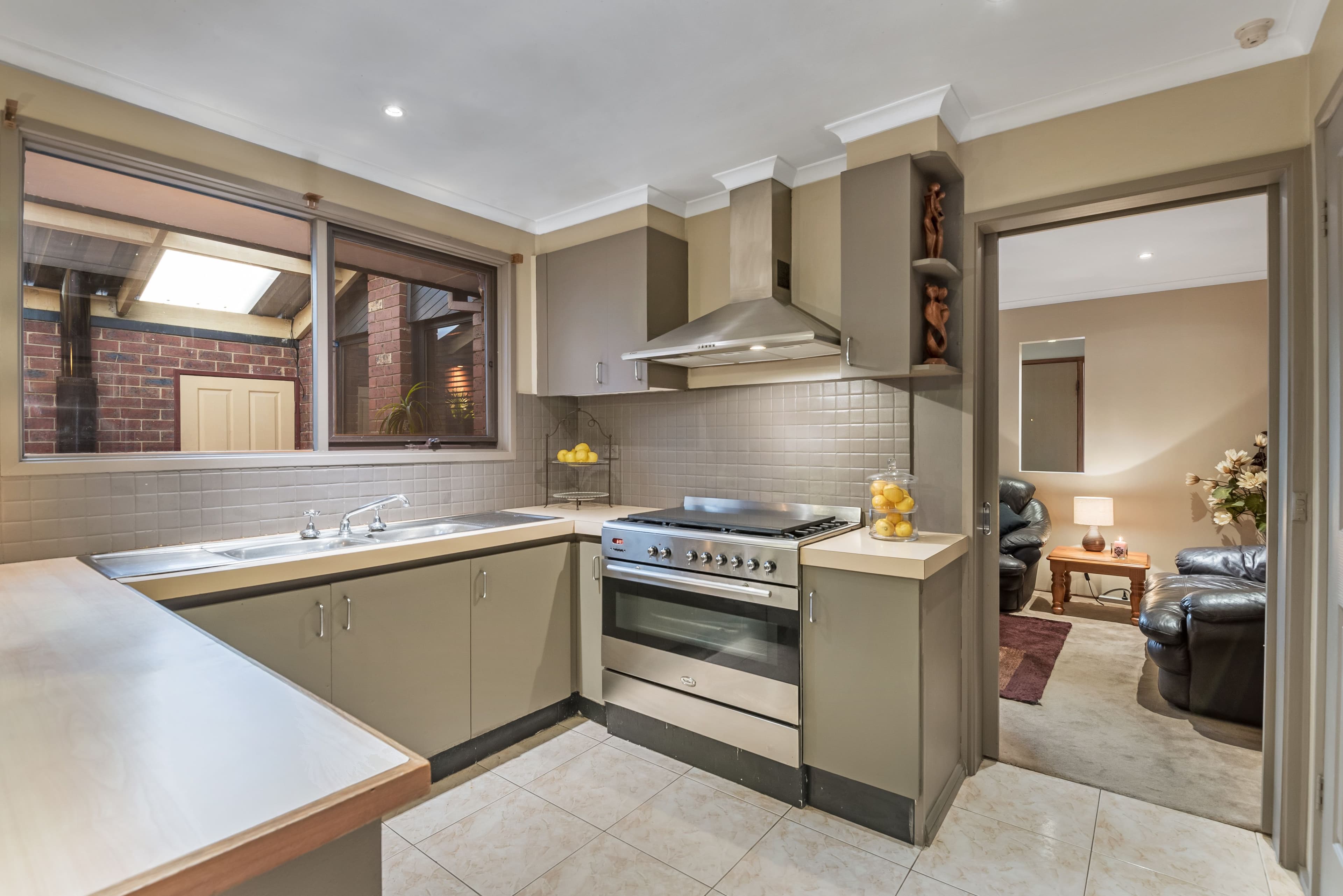28 Strickland Avenue, Mill Park VIC 3082, Mill Park - Thumbnail 2