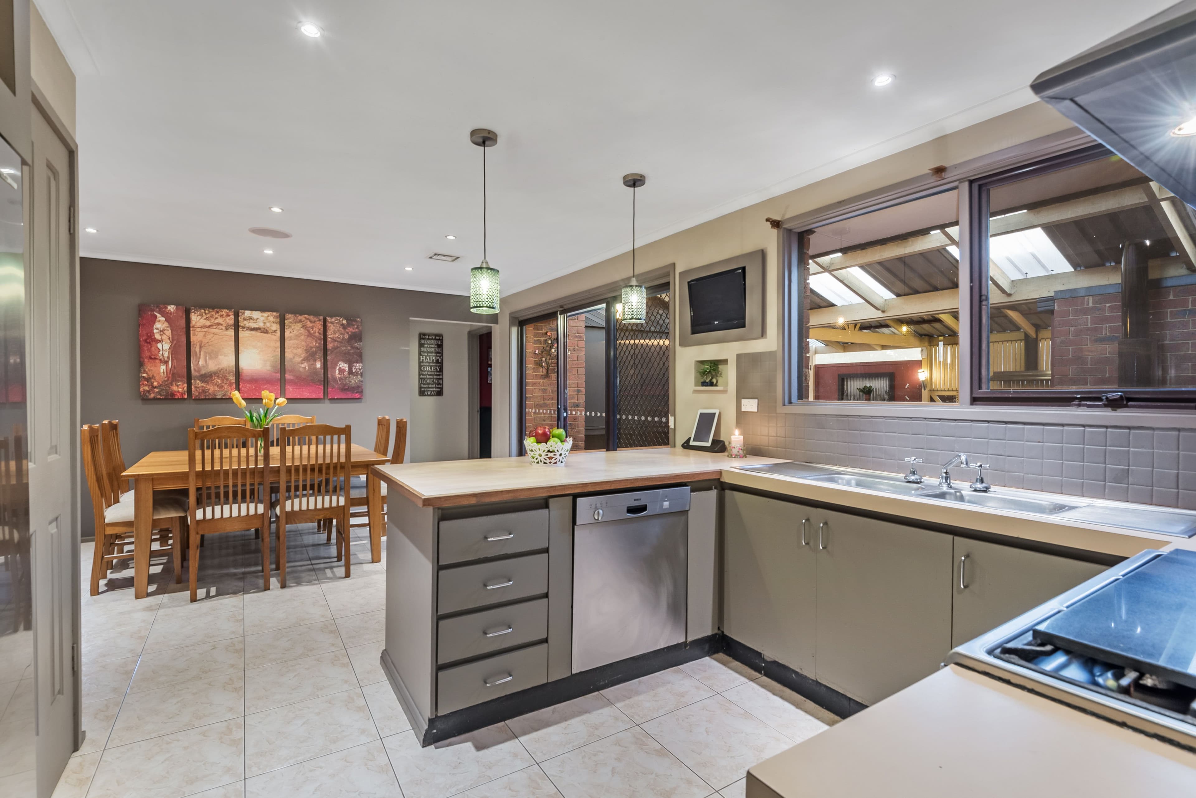 28 Strickland Avenue, Mill Park VIC 3082, Mill Park - Thumbnail 3