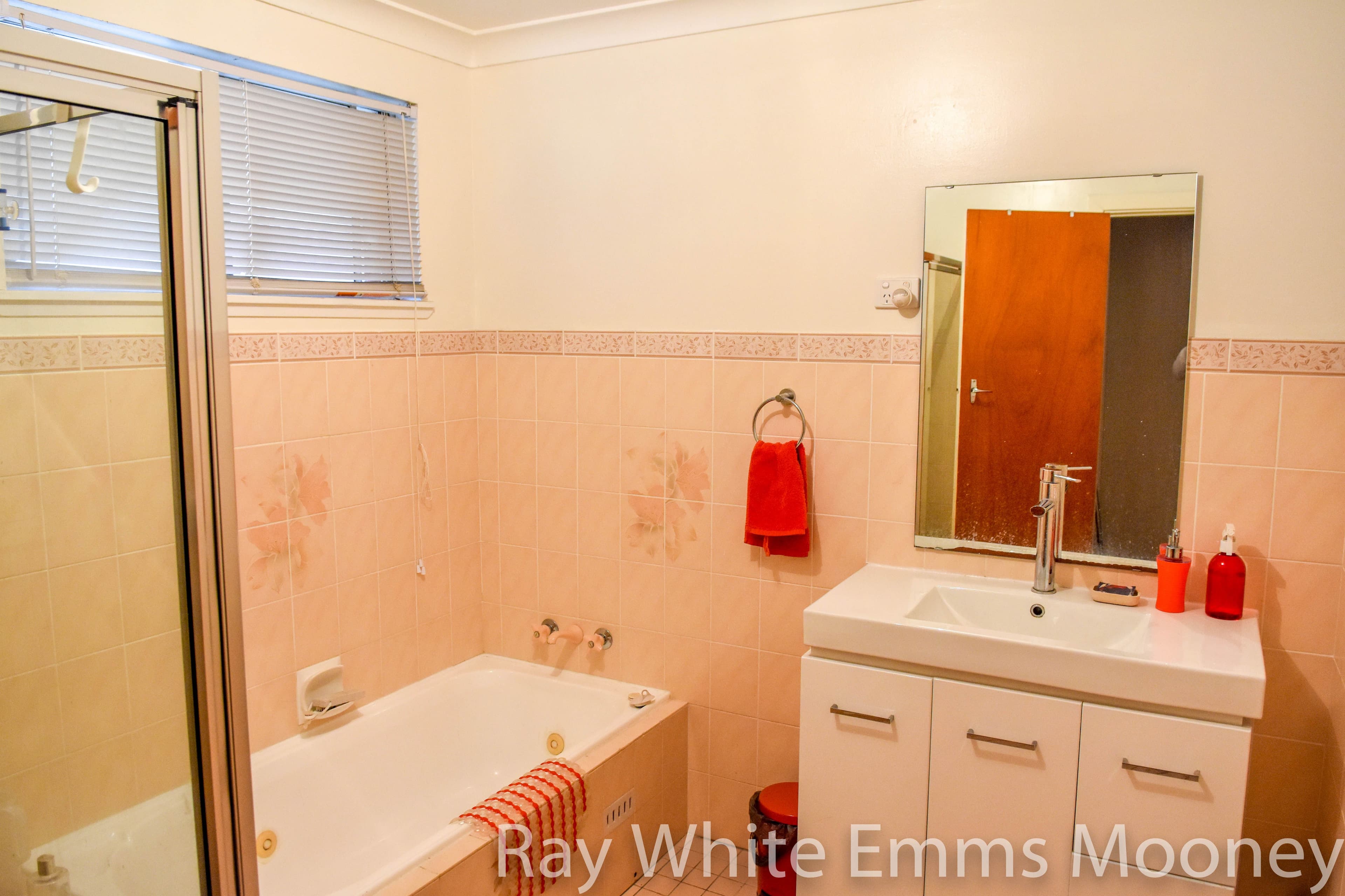 70 Boyd Street, Kelso - Thumbnail 2