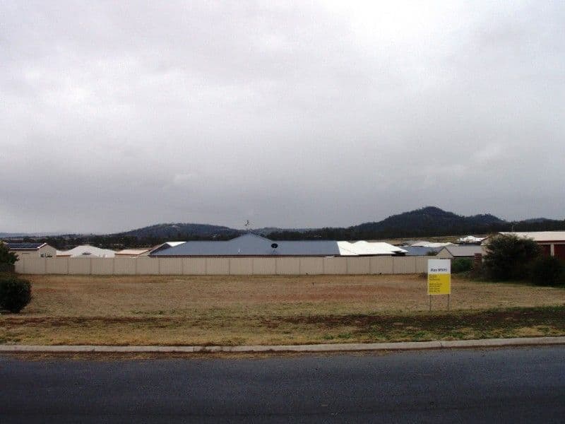 17 Michael Street, WESTBROOK QLD 4350, Westbrook - Thumbnail 2
