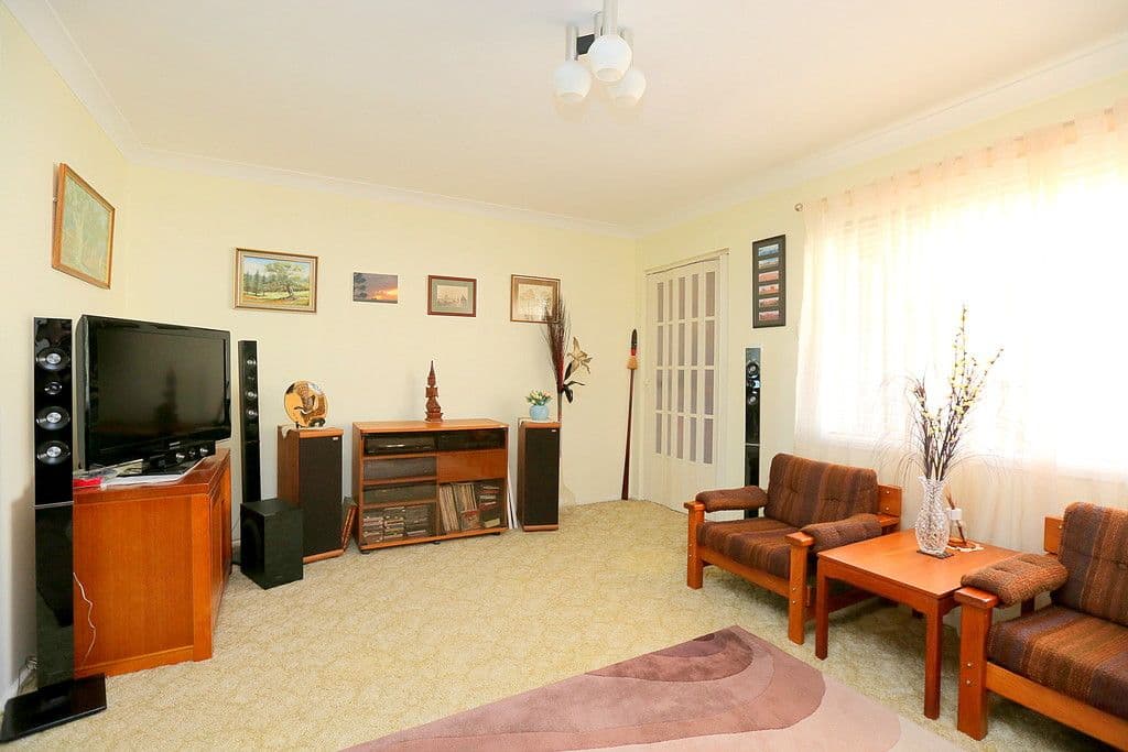 12 Brooke Street, Bass Hill - Thumbnail 2