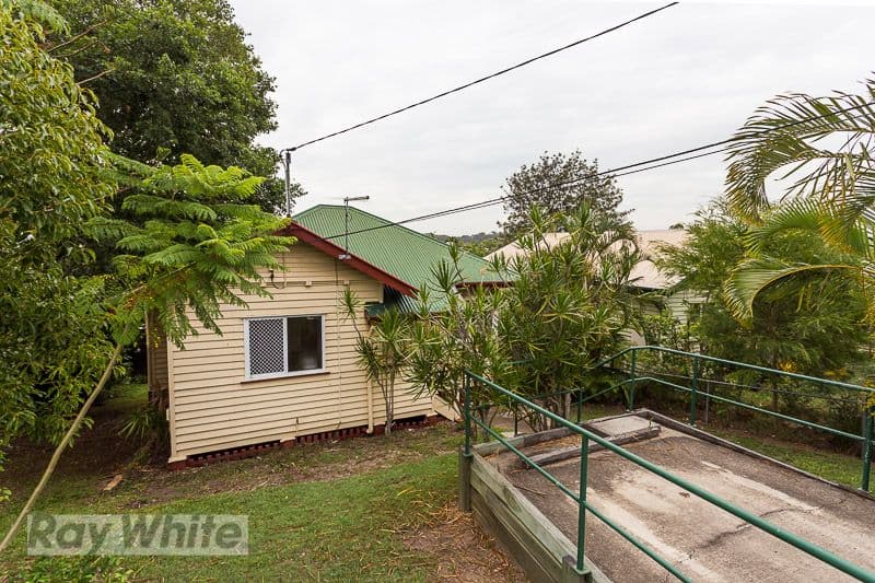 25 Quirinal Crescent, Seven Hills QLD 4170, Seven Hills - Thumbnail 2