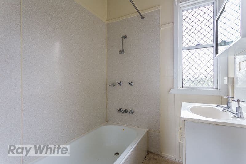 25 Quirinal Crescent, Seven Hills QLD 4170, Seven Hills - Thumbnail 8