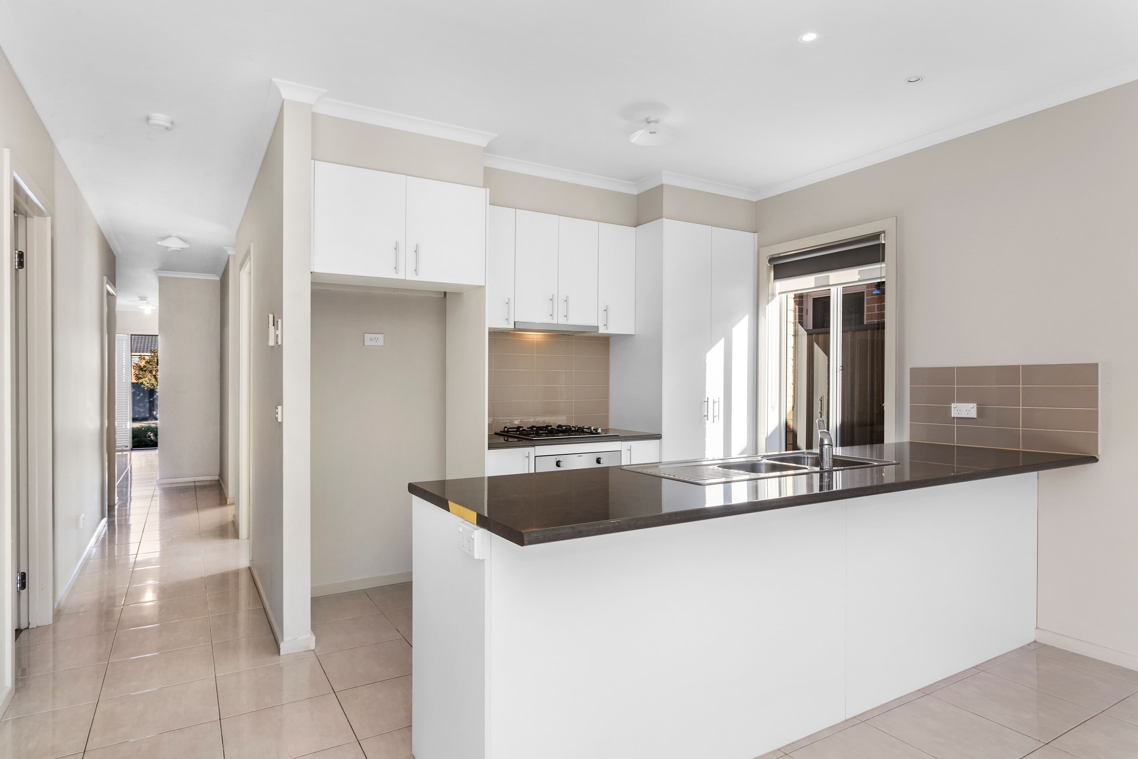 3/6-8 Murray Court, Cranbourne - Thumbnail 2