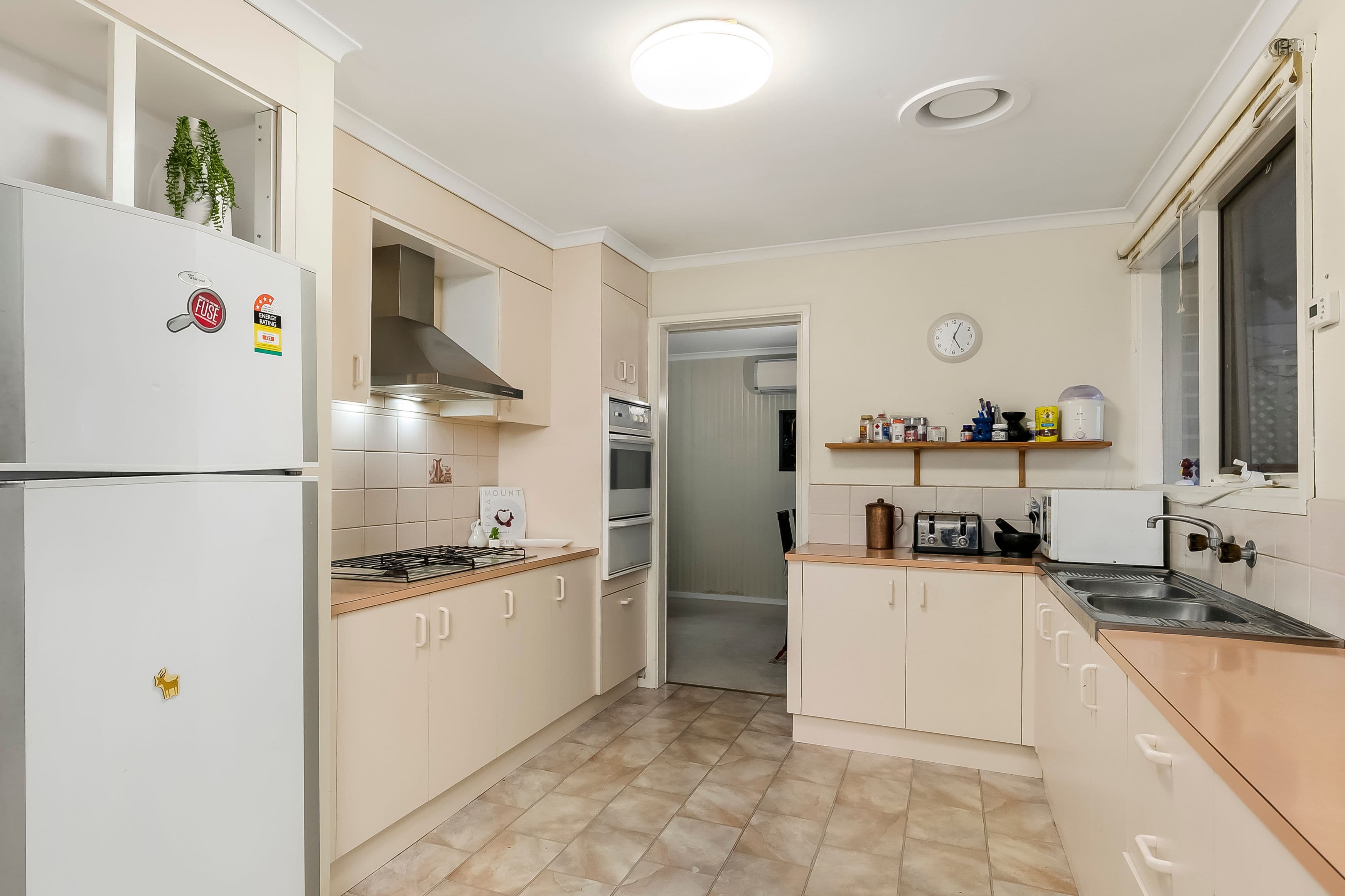 18 Knights Drive, Glen Waverley VIC 3150, Glen Waverley - Thumbnail 2