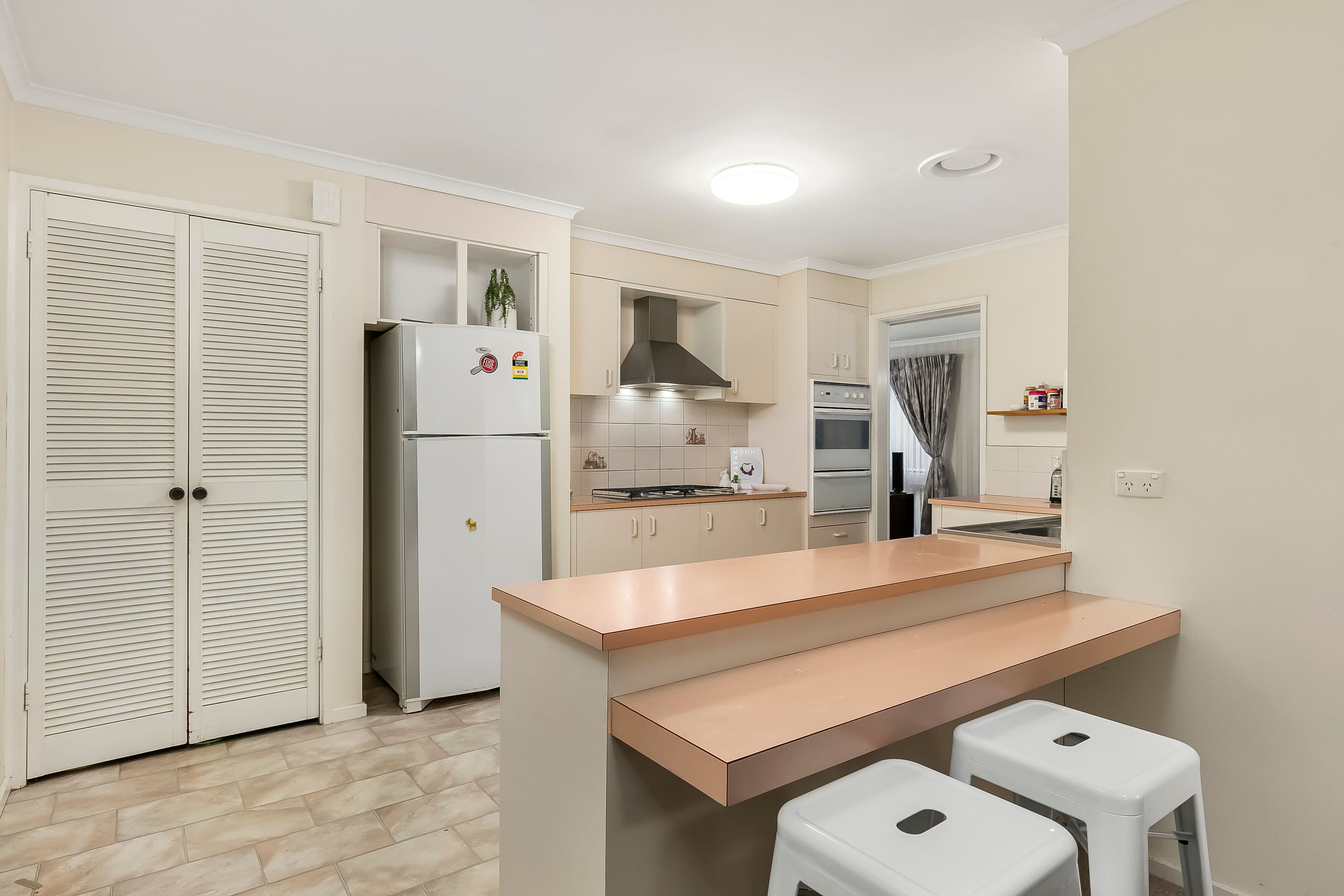 18 Knights Drive, Glen Waverley VIC 3150, Glen Waverley - Thumbnail 3