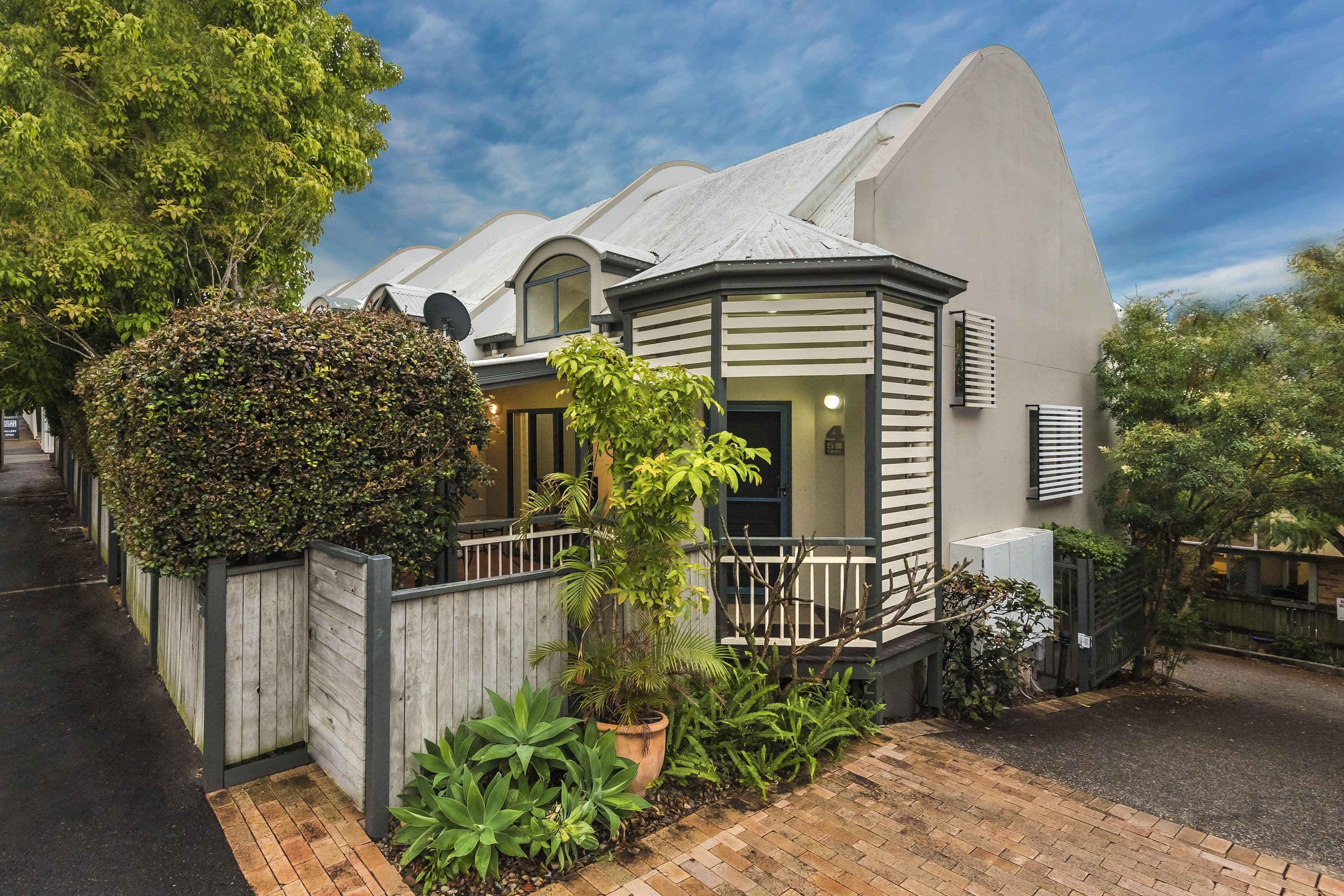 58 YORK Parade, Spring Hill QLD 4000, Spring Hill - Thumbnail 2