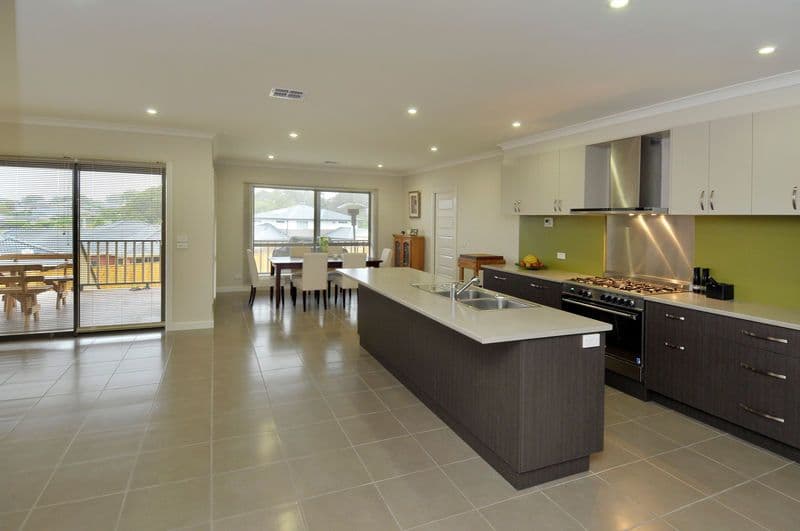 4 Roaming Road, DOREEN VIC 3754, Doreen - Thumbnail 2