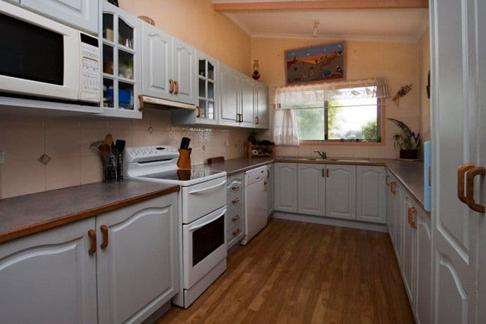 24 Greenwell Point Road, GREENWELL POINT NSW 2540, Greenwell Point - Thumbnail 2