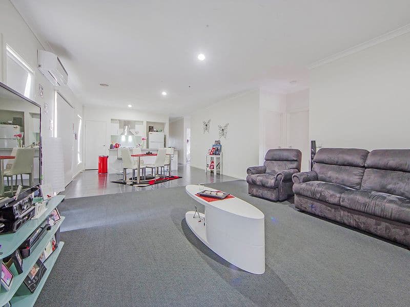 96 Eltham Parade, WYNDHAM VALE VIC 3024, Wyndham Vale - Thumbnail 3