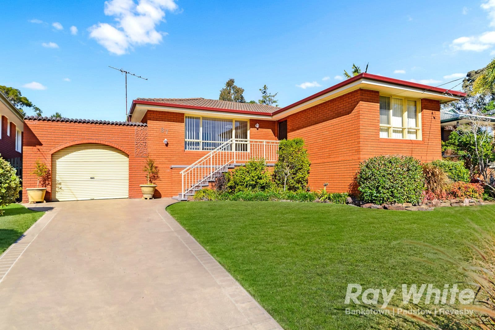 37 Oak Drive, Georges Hall - Image 1
