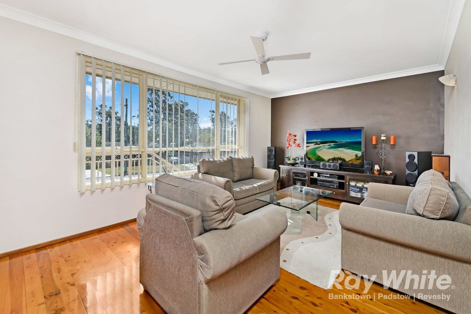 37 Oak Drive, Georges Hall - Thumbnail 2